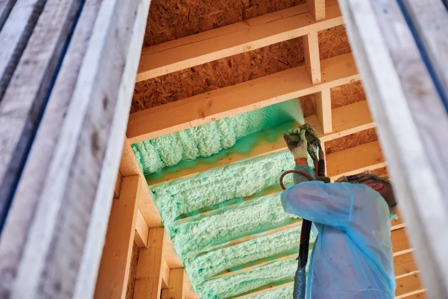 Comparing Spray Foam Insulation And Traditional Insulation Casselberry, FL