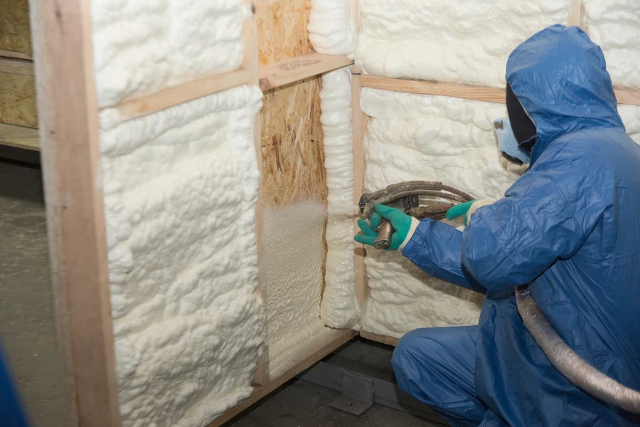 Comparing Spray Foam Insulation And Traditional Insulation in Casselberry, FL